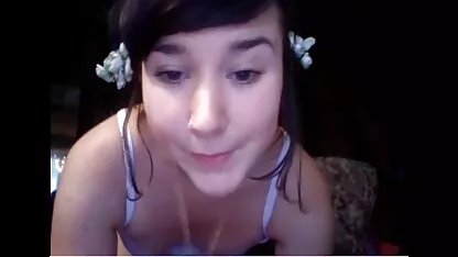Prekrasan slatkiš masturbira slatku daphne porno rupu