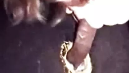 Mlada djevojka dala je usko međunožje da se porno mang suze