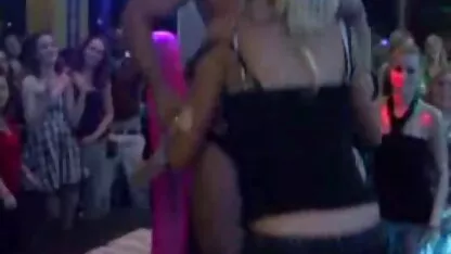 Izvrsni eva lopez porno pilići jebaju svog ćelavog trenera