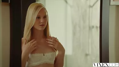 Bujna dama na porno films 2018 svim nježnim mjestima s velikim kuracima