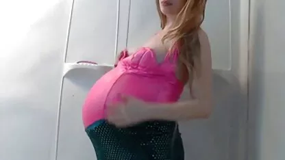 Slatka kučka pozira gratis sexfilm pred kamerom gola