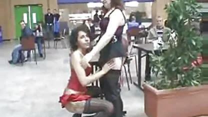 Curly brineta porno frer spiralno u analni čvršći