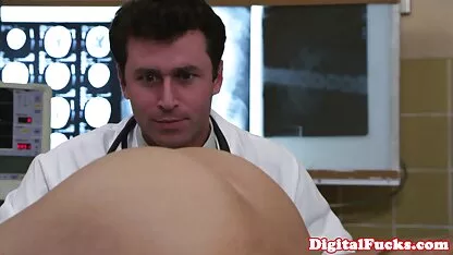 Neodoljiva guza dama se jeba it porn hub na krevetu