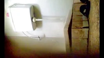 Mladi jebač probio je mokri prorez zrele lijepe kuje i nakon vrućeg seksa dovršio ana montana porno trbuh