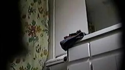 Cums od lagane šake i vibratora u porno heb guzicu