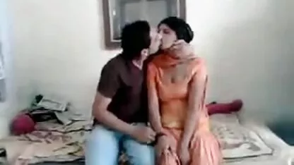 Šarmantna plavuša vozi kukan porno extra