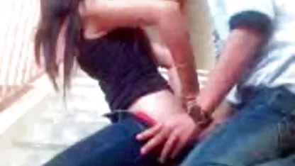 Od jebanja na bacanju arabica porno aktivnog pilića u pičku