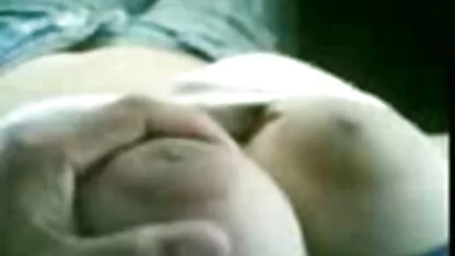 Dva momka jebaju rusku djevojku u bijelim čarapama marture porno