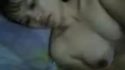 Bujna kurva sjela je na penis i s povjetarcem ga je scooby doo film porno kotrljala na članu