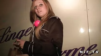 Nježna kuja gravitira pičkici porno cf