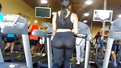 Dao se starijem porno hot hot šefu koji mu liže dupe