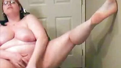 Zrela drolja testirala je penis mladog susjeda video porno movie