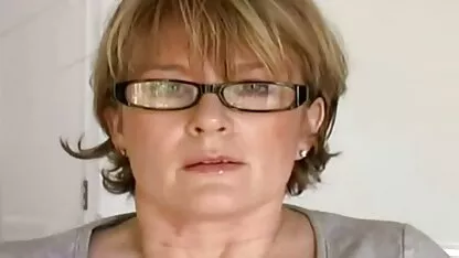 Ruska kuja s lažnim sisama uzima kurac film pornp u dupe