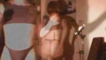 Domaći pornić s fetišom na stopala i blowjobom whitney houston porno