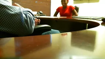 Za novac, filme pron Rus usisava nekoliko članova u WC-u