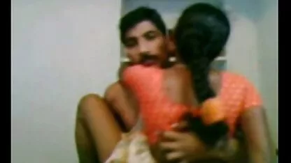 Model web french vintage porno kamere masturbira obrijanu macu prstima