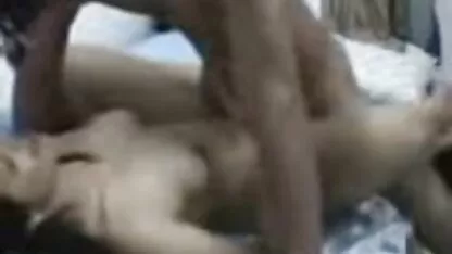 Lizala je pičku svog porno kake ruskog pilića i jebala je u anal