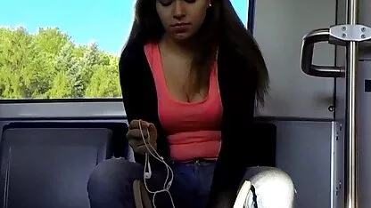 Snima u kameru svoje gole piliće na plaži filme porno cu mature lesbi