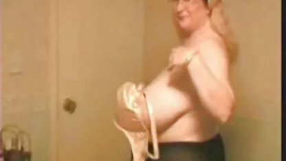 Ruski nimfo se jebe na teenburg porno stolu