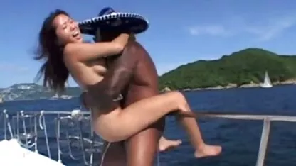 Pomeranje pilić lijepo se zajebava nudism porno i dobiva spermu u rupi
