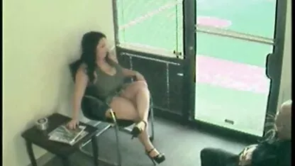 Imala je vruću filme pormn brinetu u bazenu