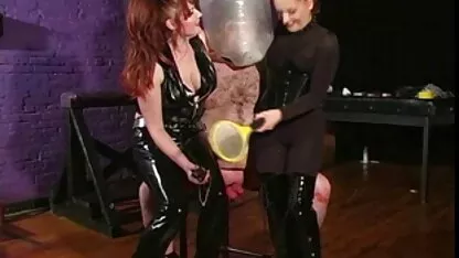 Uspaljena porno hd+ mlada kuja dobiva kurac