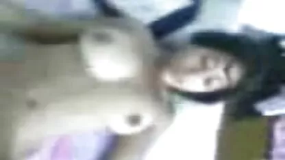 Tri su ce porno djevojke galopirale na člana ruskog seljaka