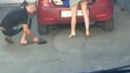 Mlada kabelica jebe šarmantnu porno srar damu u dupe