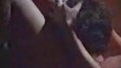 Ćelavi kruto jebe kurvu mal porno na krevetiću